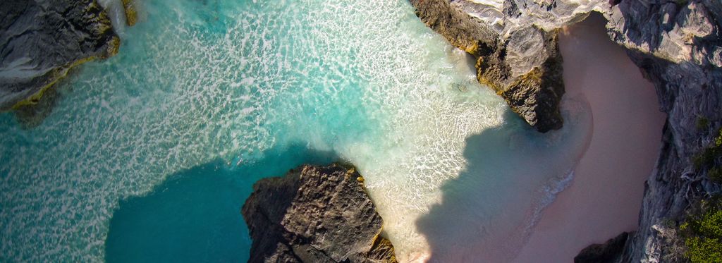A birdseye view of a beach with clear water